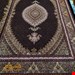   اندازه جفت ۶ متری۴۰ رج با پشم مرینوس پرویزیان (7لا)طرح گل ۵۰ رج تک گره ترکی (تضمینی)رنگ متن سرمه ای، حاشیه افسری و ترنج کرم ۱۳ متن رنگی ۲۸ رنگ پشم و ۳ رنگ ابریشم جدیدترین نقشه ماهی کمال الملک خوی رنگرزی شده توسط دستگاه اشلاپ فورس با پودر صیبای آلمانی تضمین کیفیت بافت همراه با قید در فاکتور 