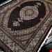 اندازه تک ۶ متری۴۰ رج با پشم ایرانی تک گره ترکی (تضمینی) رنگ متن سرمه ای، حاشیه افسری و ترنج کرم ۱۱ متن رنگی ۲۸ رنگ پشم و ۱ رنگ ابریشم جدیدترین نقشه ماهی کمال الملک خوی رنگرزی سنتی تضمین کیفیت بافت همراه با قید در فاکتور
