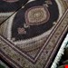  اندازه جفت ۶ متری۴۰ رج با پشم مرینوس پرویزیان (7لا) طرح گل ۵۰ رج تک گره ترکی (تضمینی) رنگ متن سرمه ای، حاشیه سرمه ای و ترنج کرم ۱۳ متن رنگی ۲۸ رنگ پشم و ۳ رنگ ابریشم جدیدترین نقشه ماهی کمال الملک خوی رنگرزی شده توسط دستگاه اشلاپ فورس با پودر صیبای آلمانی تضمین کیفیت بافت همراه با قید در فاکتور  
