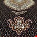 اندازه جفت ۶ متری۴۰ رج با پشم مرینوس پرویزیان (7لا) طرح گل ۵۰ رج تک گره ترکی (تضمینی) رنگ متن سرمه ای، حاشیه سرمه ای و ترنج کرم ۱۱ متن رنگی ۲۸ رنگ پشم و ۳ رنگ ابریشم جدیدترین نقشه ماهی کمال الملک خوی رنگرزی شده توسط دستگاه اشلاپ فورس با پودر صیبای آلمانی تضمین کیفیت بافت همراه با قید در فاکتور 