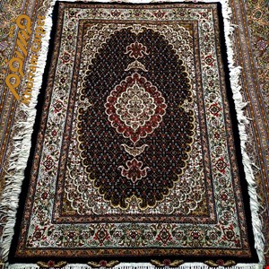 فرش دستباف ماهی خوی ذرع و نیم 1.5 متری سرمه ای پشم ایرانی کد 124