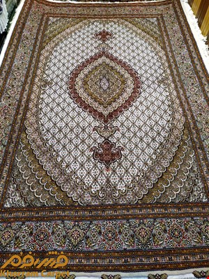 فرش دستباف ماهی خوی تک 6 متری کرم پشم ایرانی کد 127