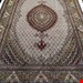 اندازه تک 6 متری 40 رج با پشم مرینوس پرویزیان (7لا) طرح گل 50 رج تک گره ترکی (تضمینی) رنگ متن کرم، حاشیه افسری و ترنج پیازی 13 متن رنگی 28 رنگ پشم و 3 رنگ ابریشم جدیدترین نقشه ماهی کمال الملک خوی رنگرزی شده توسط دستگاه اشلاپ فورس با پودر صیبای آلمانی تضمین کیفیت بافت همراه با قید در فاکتور  