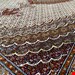 اندازه تک 6 متری 40 رج با پشم مرینوس پرویزیان (7لا) طرح گل 50 رج تک گره ترکی (تضمینی) رنگ متن کرم، حاشیه افسری و ترنج پیازی 13 متن رنگی 28 رنگ پشم و 3 رنگ ابریشم جدیدترین نقشه ماهی کمال الملک خوی رنگرزی شده توسط دستگاه اشلاپ فورس با پودر صیبای آلمانی تضمین کیفیت بافت همراه با قید در فاکتور  