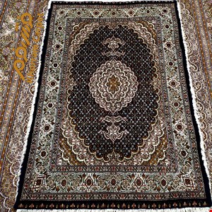 فرش دستباف ماهی خوی ذرع و نیم 1.5 متری سرمه ای پشم ایرانی کد 130