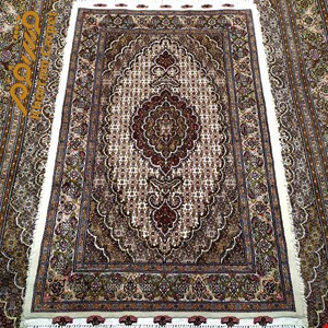 فرش دستباف ماهی خوی ذرع و نیم 1.5 متری کرم مرینوس نیوزلندی کد 133