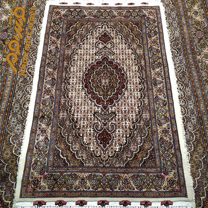فرش دستباف ماهی خوی ذرع و نیم 1.5 متری کرم مرینوس نیوزلندی کد 133