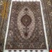 اندازه ذرع و نیم 1.5 متری 40 رج با پشم مرینوس نیوزلندی تک گره ترکی (تضمینی) رنگ متن کرم حاشیه افسری و ترنج پیازی 7 متن رنگی 28 رنگ پشم و 3 رنگ ابریشم جدیدترین نقشه ماهی کمال الملک خوی رنگرزی شده توسط دستگاه اشلاپ فورس با پودر صیبای آلمانی تضمین کیفیت بافت همراه با قید در فاکتور  