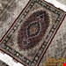 اندازه زرچارک 1 متری 40 رج با پشم مرینوس نیوزلندی تک گره ترکی (تضمینی) رنگ متن شرابیحاشیه سرمه ای و ترنج سرمه ای 5 متن رنگی 28 رنگ پشم و 3 رنگ ابریشم جدیدترین نقشه ماهی کمال الملک خوی رنگرزی شده توسط دستگاه اشلاپ فورس با پودر صیبای آلمانی تضمین کیفیت بافت همراه با قید در فاکتور  