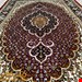 اندازه زرچارک 1 متری 40 رج با پشم مرینوس نیوزلندی تک گره ترکی (تضمینی) رنگ متن شرابیحاشیه سرمه ای و ترنج سرمه ای 5 متن رنگی 28 رنگ پشم و 3 رنگ ابریشم جدیدترین نقشه ماهی کمال الملک خوی رنگرزی شده توسط دستگاه اشلاپ فورس با پودر صیبای آلمانی تضمین کیفیت بافت همراه با قید در فاکتور  