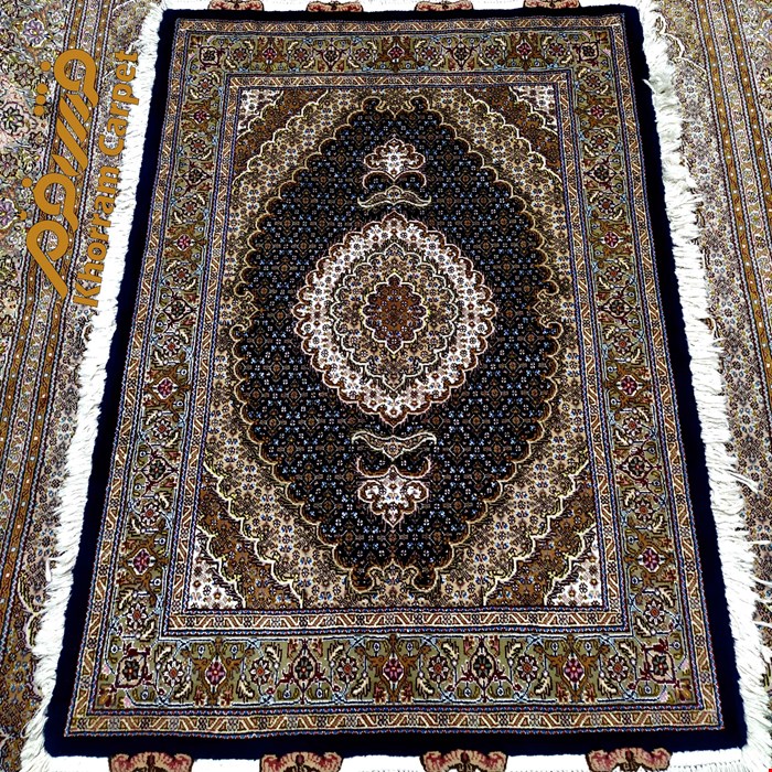 فرش دستباف ماهی خوی ذرع و نیم 1.5 متری سرمه ای پشم ایرانی کد 138
