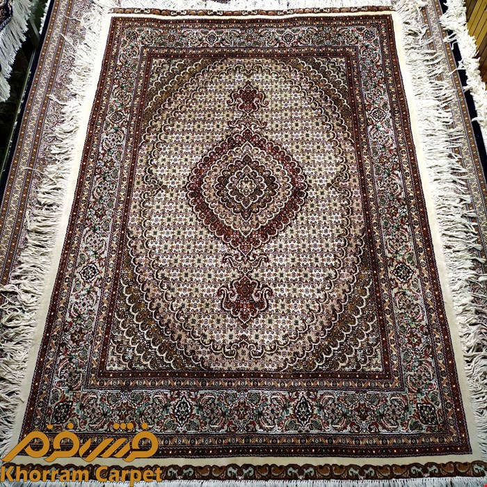 فرش دستباف ماهی خوی قالیچه 3 متری کرم پشم ایرانی کد 141