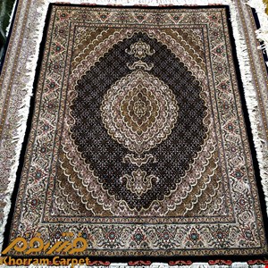 فرش دستباف ماهی خوی قالیچه 3 متری سرمه ای پرویزیان کد 142