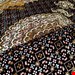  اندازه قالیچه 3 متری 40 رج با پشم مرغوب ایرانی تک گره ترکی (تضمینی) رنگ متن سرمه ای، حاشیه افسری و ترنج کرم 11 متن رنگی 28 رنگ پشم و 1 رنگ ابریشم جدیدترین نقشه ماهی کمال الملک خوی رنگرزی شده بصورت سنتی تضمین کیفیت بافت همراه با قید در فاکتور 