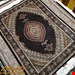 اندازه قالیچه 3 متری 40 رج با پشم مرینوس پرویزیان (7لا) طرح گل 50 رج تک گره ترکی (تضمینی) رنگ متن سرمه ای، حاشیه سرمه ای و ترنج پیازی 11 متن رنگی 28 رنگ پشم و 3 رنگ ابریشم جدیدترین نقشه ماهی کمال الملک خوی رنگرزی شده توسط دستگاه اشلاپ فورس با پودر صیبای آلمانی تضمین کیفیت بافت همراه با قید در فاکتور 