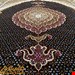 اندازه قالیچه 3 متری 40 رج با پشم مرینوس پرویزیان (7لا) طرح گل 50 رج تک گره ترکی (تضمینی) رنگ متن سرمه ای، حاشیه افسری و ترنج پیازی 11 متن رنگی 28 رنگ پشم و 3 رنگ ابریشم جدیدترین نقشه ماهی کمال الملک خوی رنگرزی شده توسط دستگاه اشلاپ فورس با پودر صیبای آلمانی تضمین کیفیت بافت همراه با قید در فاکتور 