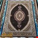 اندازه قالیچه 3 متری 40 رج با پشم مرغوب ایرانی تک گره ترکی (تضمینی) رنگ متن سرمه ای، حاشیه افسری و ترنج پیازی 11 متن رنگی 28 رنگ پشم و 1 رنگ ابریشم جدیدترین نقشه ماهی کمال الملک خوی رنگرزی شده بصورت سنتی تضمین کیفیت بافت همراه با قید در فاکتور 