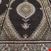 اندازه جفت ۶ متری۴۰ رج با پشم مرینوس پرویزیان (7لا) طرح گل ۵۰ رج تک گره ترکی (تضمینی) رنگ متن سرمه ای، حاشیه افسری و ترنج کرم ۱۱ متن رنگی ۲۸ رنگ پشم و ۳ رنگ ابریشم جدیدترین نقشه ماهی کمال الملک خوی رنگرزی شده توسط دستگاه اشلاپ فورس با پودر صیبای آلمانی تضمین کیفیت بافت همراه با قید در فاکتور  