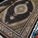 اندازه جفت ۶ متری۴۰ رج با پشم مرینوس پرویزیان (7لا) طرح گل ۵۰ رج تک گره ترکی (تضمینی) رنگ متن سرمه ای، حاشیه افسری و ترنج کرم ۱۱ متن رنگی ۲۸ رنگ پشم و ۳ رنگ ابریشم جدیدترین نقشه ماهی کمال الملک خوی رنگرزی شده توسط دستگاه اشلاپ فورس با پودر صیبای آلمانی تضمین کیفیت بافت همراه با قید در فاکتور  