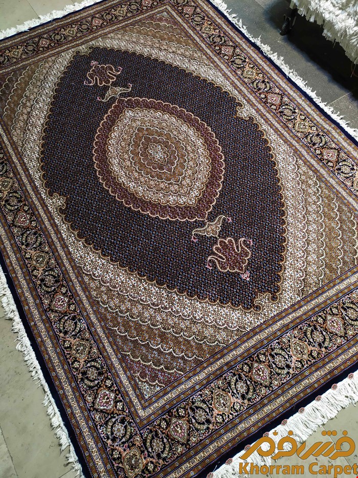 فرش دستباف ماهی خوی تک 9 متری سرمه ای پرویزیان کد 163