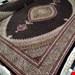  اندازه جفت 9 متری 40 رج با پشم مرینوس پرویزیان (7لا) طرح گل 50 رج تک گره ترکی (تضمینی) رنگ متن سرمه ای، حاشیه افسری و ترنج پیازی 15 متن رنگی 28 رنگ پشم و 3 رنگ ابریشم جدیدترین نقشه ماهی کمال الملک خوی رنگرزی شده توسط دستگاه اشلاپ فورس با پودر صیبای آلمانی تضمین کیفیت بافت همراه با قید در فاکتور  