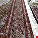 اندازه جفت 9 متری 40 رج با پشم مرینوس پرویزیان (7لا) طرح گل 50 رج تک گره ترکی (تضمینی) رنگ متن کرم، حاشیه افسری و ترنج پیازی 15 متن رنگی 28 رنگ پشم و 3 رنگ ابریشم جدیدترین نقشه ماهی کمال الملک خوی رنگرزی شده توسط دستگاه اشلاپ فورس با پودر صیبای آلمانی تضمین کیفیت بافت همراه با قید در فاکتور