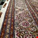 اندازه جفت 9 متری 40 رج با پشم مرینوس پرویزیان (7لا) طرح گل 50 رج تک گره ترکی (تضمینی) رنگ متن کرم، حاشیه افسری و ترنج پیازی 17 متن رنگی 28 رنگ پشم و 3 رنگ ابریشم جدیدترین نقشه ماهی کمال الملک خوی رنگرزی شده توسط دستگاه اشلاپ فورس با پودر صیبای آلمانی تضمین کیفیت بافت همراه با قید در فاکتور 