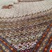 اندازه جفت 9 متری 40 رج با پشم مرینوس پرویزیان (7لا) طرح گل 50 رج تک گره ترکی (تضمینی) رنگ متن کرم، حاشیه افسری و ترنج پیازی 17 متن رنگی 28 رنگ پشم و 3 رنگ ابریشم جدیدترین نقشه ماهی کمال الملک خوی رنگرزی شده توسط دستگاه اشلاپ فورس با پودر صیبای آلمانی تضمین کیفیت بافت همراه با قید در فاکتور  