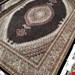 اندازه جفت 9 متری 40 رج با پشم مرینوس پرویزیان (7لا) طرح گل 50 رج تک گره ترکی (تضمینی) رنگ متن سرمه ای، حاشیه افسری و ترنج پیازی 15 متن رنگی 28 رنگ پشم و 3 رنگ ابریشم جدیدترین نقشه ماهی کمال الملک خوی رنگرزی شده توسط دستگاه اشلاپ فورس با پودر صیبای آلمانی تضمین کیفیت بافت همراه با قید در فاکتور