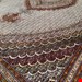 اندازه تک 9 متری 40 رج با پشم مرینوس پرویزیان (7لا) طرح گل 50 رج تک گره ترکی (تضمینی) رنگ متن کرم، حاشیه افسری و ترنج پیازی 15 متن رنگی 28 رنگ پشم و 3 رنگ ابریشم جدیدترین نقشه ماهی کمال الملک خوی رنگرزی شده توسط دستگاه اشلاپ فورس با پودر صیبای آلمانی تضمین کیفیت بافت همراه با قید در فاکتور