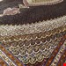 اندازه تک 9 متری 40 رج با پشم مرینوس پرویزیان (7لا) طرح گل 50 رج تک گره ترکی (تضمینی) رنگ متن سرمه ای، حاشیه افسری و ترنج پیازی 15 متن رنگی 28 رنگ پشم و 3 رنگ ابریشم جدیدترین نقشه ماهی کمال الملک خوی رنگرزی شده توسط دستگاه اشلاپ فورس با پودر صیبای آلمانی تضمین کیفیت بافت همراه با قید در فاکتور   