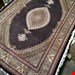 اندازه تک 6 متری 40 رج با پشم مرینوس پرویزیان (7لا) طرح گل 50 رج تک گره ترکی (تضمینی) رنگ متن سرمه ای، حاشیه افسری و ترنج پیازی 13 متن رنگی 28 رنگ پشم و 3 رنگ ابریشم جدیدترین نقشه ماهی کمال الملک خوی رنگرزی شده توسط دستگاه اشلاپ فورس با پودر صیبای آلمانی تضمین کیفیت بافت همراه با قید در فاکتور  