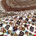  اندازه تک 9 متری 40 رج با پشم مرینوس پرویزیان (7لا) طرح گل 50 رج تک گره ترکی (تضمینی) رنگ متن کرم، حاشیه افسری و ترنج پیازی 15 متن رنگی 28 رنگ پشم و 3 رنگ ابریشم جدیدترین نقشه ماهی کمال الملک خوی رنگرزی شده توسط دستگاه اشلاپ فورس با پودر صیبای آلمانی تضمین کیفیت بافت همراه با قید در فاکتور  