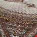 اندازه تک 6 متری 40 رج با پشم مرینوس پرویزیان (7لا) طرح گل 50 رج تک گره ترکی (تضمینی) رنگ متن کرم، حاشیه افسری و ترنج پیازی 13 متن رنگی 28 رنگ پشم و 3 رنگ ابریشم جدیدترین نقشه ماهی کمال الملک خوی رنگرزی شده توسط دستگاه اشلاپ فورس با پودر صیبای آلمانی تضمین کیفیت بافت همراه با قید در فاکتور    