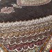 اندازه تک 9 متری 40 رج با پشم مرینوس پرویزیان (7لا) طرح گل 50 رج تک گره ترکی (تضمینی) رنگ متن سرمه ای، حاشیه افسری و ترنج پیازی 15 متن رنگی 28 رنگ پشم و 3 رنگ ابریشم جدیدترین نقشه ماهی کمال الملک خوی رنگرزی شده توسط دستگاه اشلاپ فورس با پودر صیبای آلمانی تضمین کیفیت بافت همراه با قید در فاکتور   