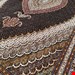 اندازه تک 6 متری 40 رج با پشم مرینوس پرویزیان (7لا) طرح گل 50 رج تک گره ترکی (تضمینی) رنگ متن سرمه ای، حاشیه افسری و ترنج پیازی 13 متن رنگی 28 رنگ پشم و 3 رنگ ابریشم جدیدترین نقشه ماهی کمال الملک خوی رنگرزی شده توسط دستگاه اشلاپ فورس با پودر صیبای آلمانی تضمین کیفیت بافت همراه با قید در فاکتور      