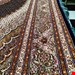 اندازه تک 6 متری 40 رج با پشم مرینوس پرویزیان (7لا) طرح گل 50 رج تک گره ترکی (تضمینی) رنگ متن سرمه ای، حاشیه افسری و ترنج پیازی 13 متن رنگی 28 رنگ پشم و 3 رنگ ابریشم جدیدترین نقشه ماهی کمال الملک خوی رنگرزی شده توسط دستگاه اشلاپ فورس با پودر صیبای آلمانی تضمین کیفیت بافت همراه با قید در فاکتور         