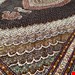  اندازه جفت 6 متری 40 رج با پشم مرینوس پرویزیان (7لا) طرح گل 50 رج تک گره ترکی (تضمینی) رنگ متن  سرمه ای، حاشیه افسری و ترنج پیازی 13 متن رنگی 28 رنگ پشم و 3 رنگ ابریشم جدیدترین نقشه ماهی کمال الملک خوی رنگرزی شده توسط دستگاه اشلاپ فورس با پودر صیبای آلمانی تضمین کیفیت بافت همراه با قید در فاکتو         