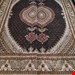 اندازه جفت 6 متری 40 رج با پشم مرینوس پرویزیان (7لا) طرح گل 50 رج تک گره ترکی (تضمینی) رنگ متن  سرمه ای، حاشیه افسری و ترنج پیازی 15 متن رنگی 28 رنگ پشم و 3 رنگ ابریشم جدیدترین نقشه ماهی کمال الملک خوی رنگرزی شده توسط دستگاه اشلاپ فورس با پودر صیبای آلمانی تضمین کیفیت بافت همراه با قید در فاکتور      
