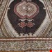  اندازه جفت 6 متری 40 رج با پشم مرینوس پرویزیان (7لا) طرح گل 50 رج تک گره ترکی (تضمینی) رنگ متن  سرمه ای، حاشیه افسری و ترنج پیازی 13 متن رنگی 28 رنگ پشم و 3 رنگ ابریشم جدیدترین نقشه ماهی کمال الملک خوی رنگرزی شده توسط دستگاه اشلاپ فورس با پودر صیبای آلمانی تضمین کیفیت بافت همراه با قید در فاکتو          