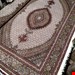  اندازه جفت 6 متری 40 رج با پشم مرینوس پرویزیان (7لا) طرح گل 50 رج تک گره ترکی (تضمینی) رنگ متن کرم، حاشیه افسری و ترنج پیازی 13 متن رنگی 28 رنگ پشم و 3 رنگ ابریشم جدیدترین نقشه ماهی کمال الملک خوی رنگرزی شده توسط دستگاه اشلاپ فورس با پودر صیبای آلمانی تضمین کیفیت بافت همراه با قید در فاکتو       