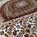  اندازه جفت 6 متری 40 رج با پشم مرینوس پرویزیان (7لا) طرح گل 50 رج تک گره ترکی (تضمینی) رنگ متن کرم، حاشیه افسری و ترنج پیازی 13 متن رنگی 28 رنگ پشم و 3 رنگ ابریشم جدیدترین نقشه ماهی کمال الملک خوی رنگرزی شده توسط دستگاه اشلاپ فورس با پودر صیبای آلمانی تضمین کیفیت بافت همراه با قید در فاکتو         