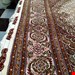 اندازه جفت 6 متری 40 رج با پشم مرینوس پرویزیان (7لا) طرح گل 50 رج تک گره ترکی (تضمینی) رنگ متن کرم، حاشیه افسری و ترنج پیازی 15 متن رنگی 28 رنگ پشم و 3 رنگ ابریشم جدیدترین نقشه ماهی کمال الملک خوی رنگرزی شده توسط دستگاه اشلاپ فورس با پودر صیبای آلمانی تضمین کیفیت بافت همراه با قید در فاکتور     