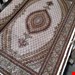 اندازه جفت 6 متری 40 رج با پشم مرینوس پرویزیان (7لا) طرح گل 50 رج تک گره ترکی (تضمینی) رنگ متن کرم، حاشیه افسری و ترنج پیازی 13 متن رنگی 28 رنگ پشم و 3 رنگ ابریشم جدیدترین نقشه ماهی کمال الملک خوی رنگرزی شده توسط دستگاه اشلاپ فورس با پودر صیبای آلمانی تضمین کیفیت بافت همراه با قید در فاکتو            