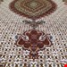 اندازه جفت 6 متری 40 رج با پشم مرینوس پرویزیان (7لا) طرح گل 50 رج تک گره ترکی (تضمینی) رنگ متن کرم، حاشیه افسری و ترنج پیازی 15 متن رنگی 28 رنگ پشم و 3 رنگ ابریشم جدیدترین نقشه ماهی کمال الملک خوی رنگرزی شده توسط دستگاه اشلاپ فورس با پودر صیبای آلمانی تضمین کیفیت بافت همراه با قید در فاکتور           