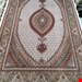 اندازه تک 6 متری 40 رج با پشم مرینوس پرویزیان (7لا) طرح گل 50 رج تک گره ترکی (تضمینی) رنگ متن کرم، حاشیه افسری و ترنج پیازی 13 متن رنگی 28 رنگ پشم و 3 رنگ ابریشم جدیدترین نقشه ماهی کمال الملک خوی رنگرزی شده توسط دستگاه اشلاپ فورس با پودر صیبای آلمانی تضمین کیفیت بافت همراه با قید در فاکتور       