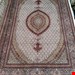  اندازه جفت 6 متری 40 رج با پشم مرینوس پرویزیان (7لا) طرح گل 50 رج تک گره ترکی (تضمینی) رنگ متن کرم، حاشیه افسری و ترنج پیازی 13 متن رنگی 28 رنگ پشم و 3 رنگ ابریشم جدیدترین نقشه ماهی کمال الملک خوی رنگرزی شده توسط دستگاه اشلاپ فورس با پودر صیبای آلمانی تضمین کیفیت بافت همراه با قید در فاکتو        