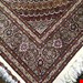  اندازه جفت 6 متری 40 رج با پشم مرینوس پرویزیان (7لا) طرح گل 50 رج تک گره ترکی (تضمینی) رنگ متن کرم، حاشیه افسری و ترنج پیازی 13 متن رنگی 28 رنگ پشم و 3 رنگ ابریشم جدیدترین نقشه ماهی کمال الملک خوی رنگرزی شده توسط دستگاه اشلاپ فورس با پودر صیبای آلمانی تضمین کیفیت بافت همراه با قید در فاکتور            