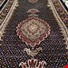  اندازه جفت کناره 3  متری 40 رج با پشم مرینوس پرویزیان (7لا) طرح گل 50 رج تک گره ترکی (تضمینی) رنگ متن و حاشیه سرمه ای و ترنج پیازی 9 متن رنگی 28 رنگ پشم و 3 رنگ ابریشم جدیدترین نقشه ماهی کمال الملک خوی رنگرزی شده توسط دستگاه اشلاپ فورس با پودر صیبای آلمانی تضمین کیفیت بافت همراه با قید در فاکتور       