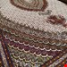  اندازه جفت 6 متری 40 رج با پشم مرینوس پرویزیان (7لا) طرح گل 50 رج تک گره ترکی (تضمینی) رنگ متن کرم، حاشیه افسری و ترنج پیازی 13 متن رنگی 28 رنگ پشم و 3 رنگ ابریشم جدیدترین نقشه ماهی کمال الملک خوی رنگرزی شده توسط دستگاه اشلاپ فورس با پودر صیبای آلمانی تضمین کیفیت بافت همراه با قید در فاکتور                     